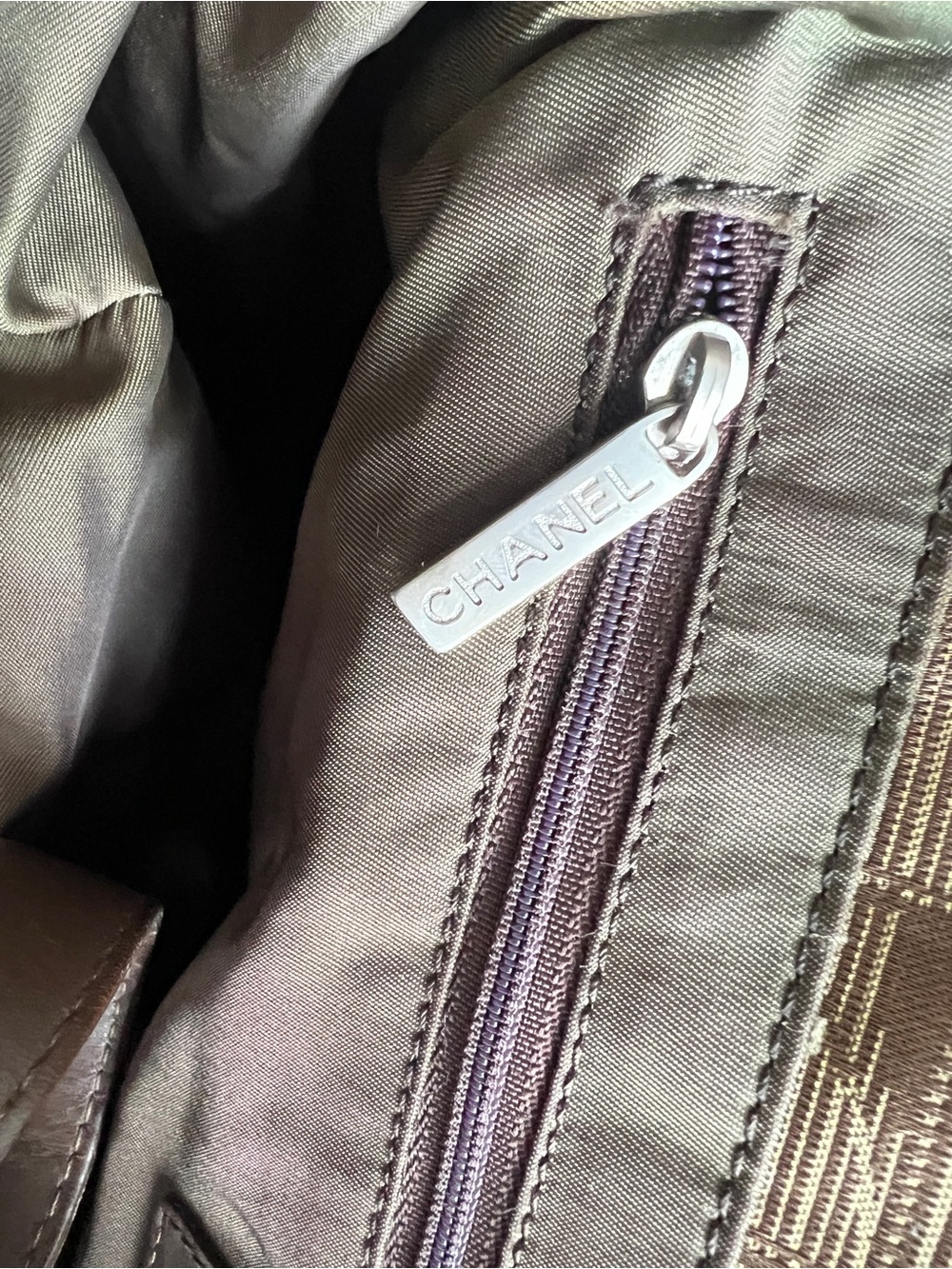 CHANEL Vintage “New Travel” Chocolate Bar Nylon Tote Bag - Picture 14 of 14